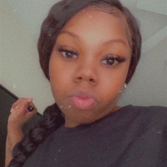 Meet your Posher, Myra - Picture 1 of 1